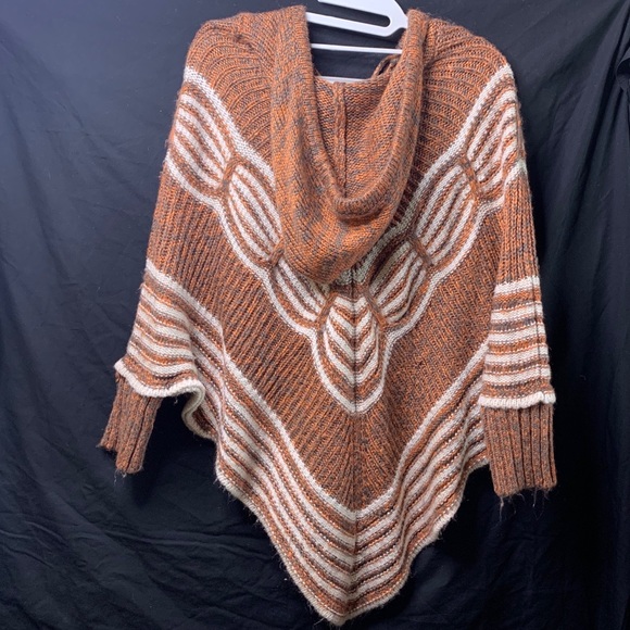 Poncho - Picture 2 of 3